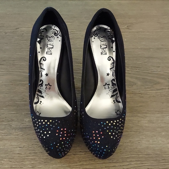 ***$10 HEELS*** Brash Black Pumps - Picture 4 of 4